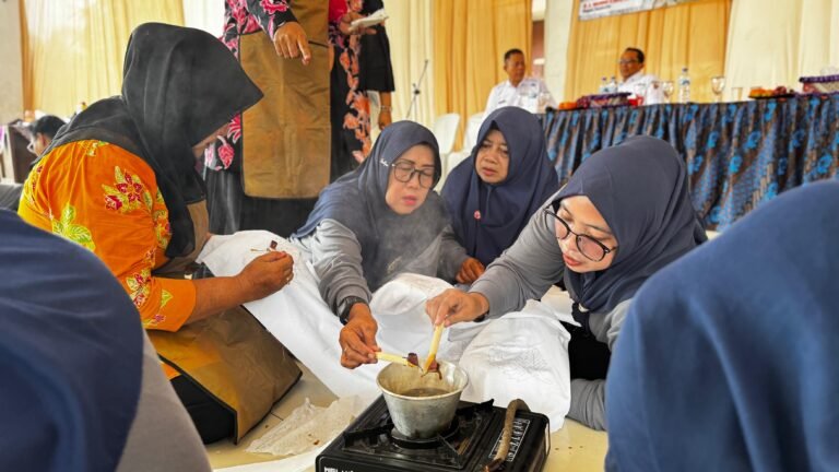 Wabup Mojokerto Dukung Pelatihan Batik Canting, Dorong Pemberdayaan Perempuan di Kelurahan Sarirejo