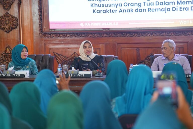 Wali Kota Mojokerto Dorong Kader PKK Adaptif Hadapi Tantangan Pola Asuh Anak di Era Digital