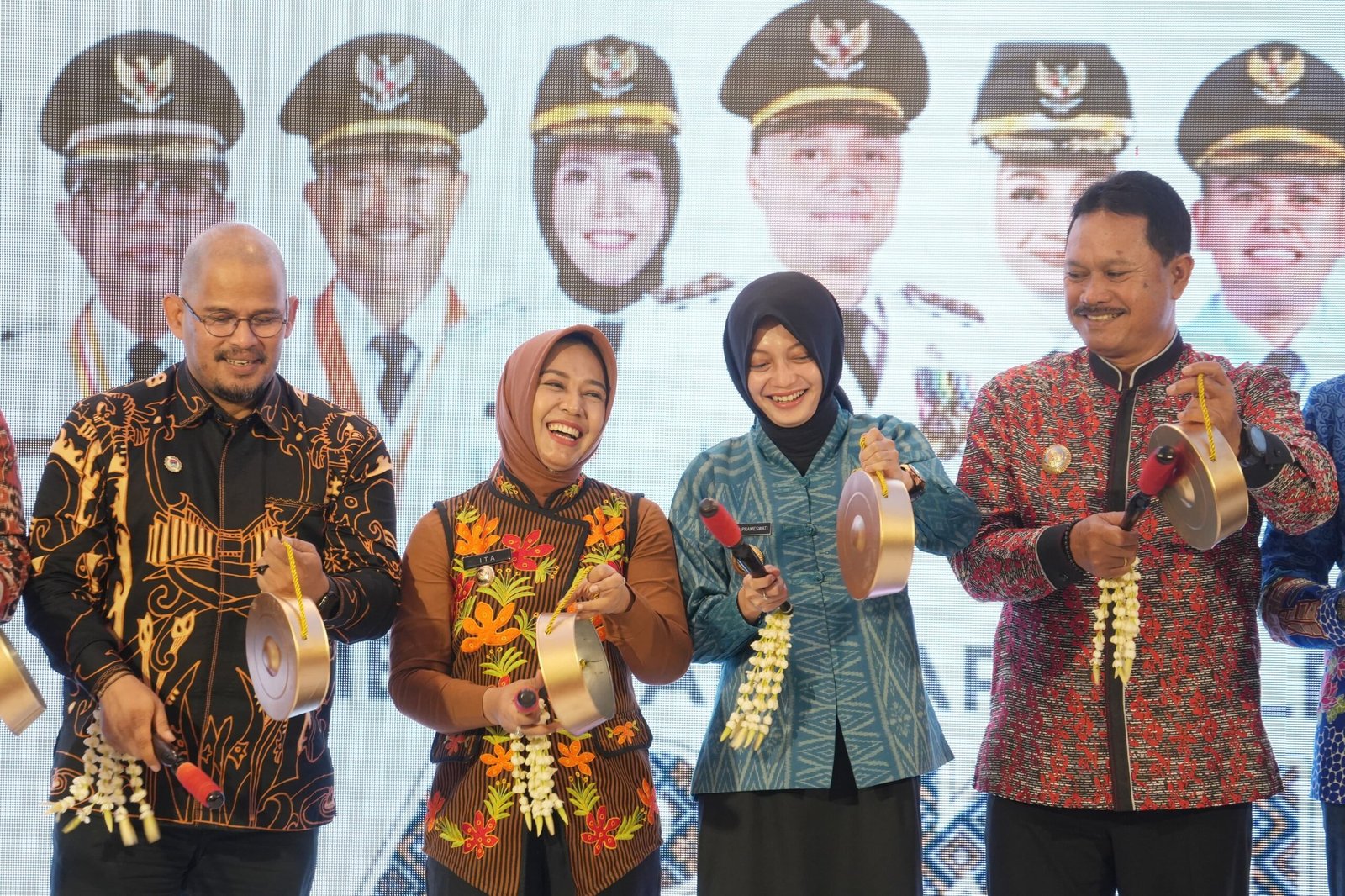Wali Kota Mojokerto Serahkan Estafet Kepemimpinan APEKSI Komwil IV kepada Wali Kota Malang