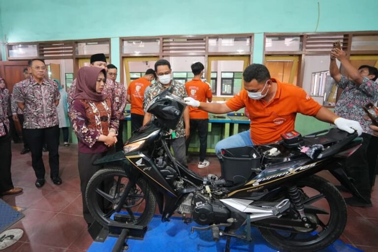 Ning Ita Tinjau Pelatihan Kerja, Dorong SDM Kota Mojokerto Lebih Kompetitif
