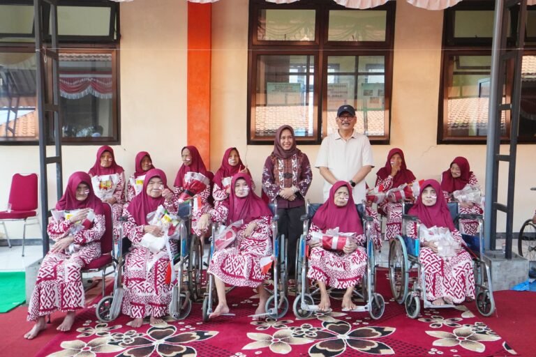 Meriah, Lansia RPL Tribuana Tungga Dewi Rayakan HUT ke-80 RI dengan Lomba “Aku Cantik”