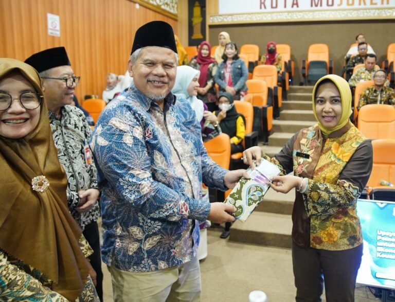 Tim KDEKS Jatim Verifikasi Syariah Award 2025, Ning Ita Paparkan Komitmen Penguatan Ekonomi Syariah di Kota Mojokerto