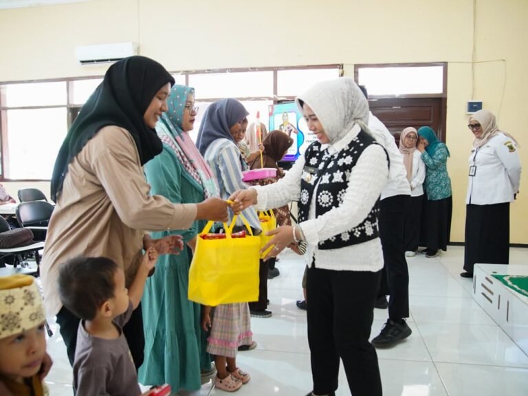 Pertahankan Zero Stunting, Pemkot Mojokerto Salurkan PMT untuk Balita dan Ibu Hamil di Kelurahan Meri