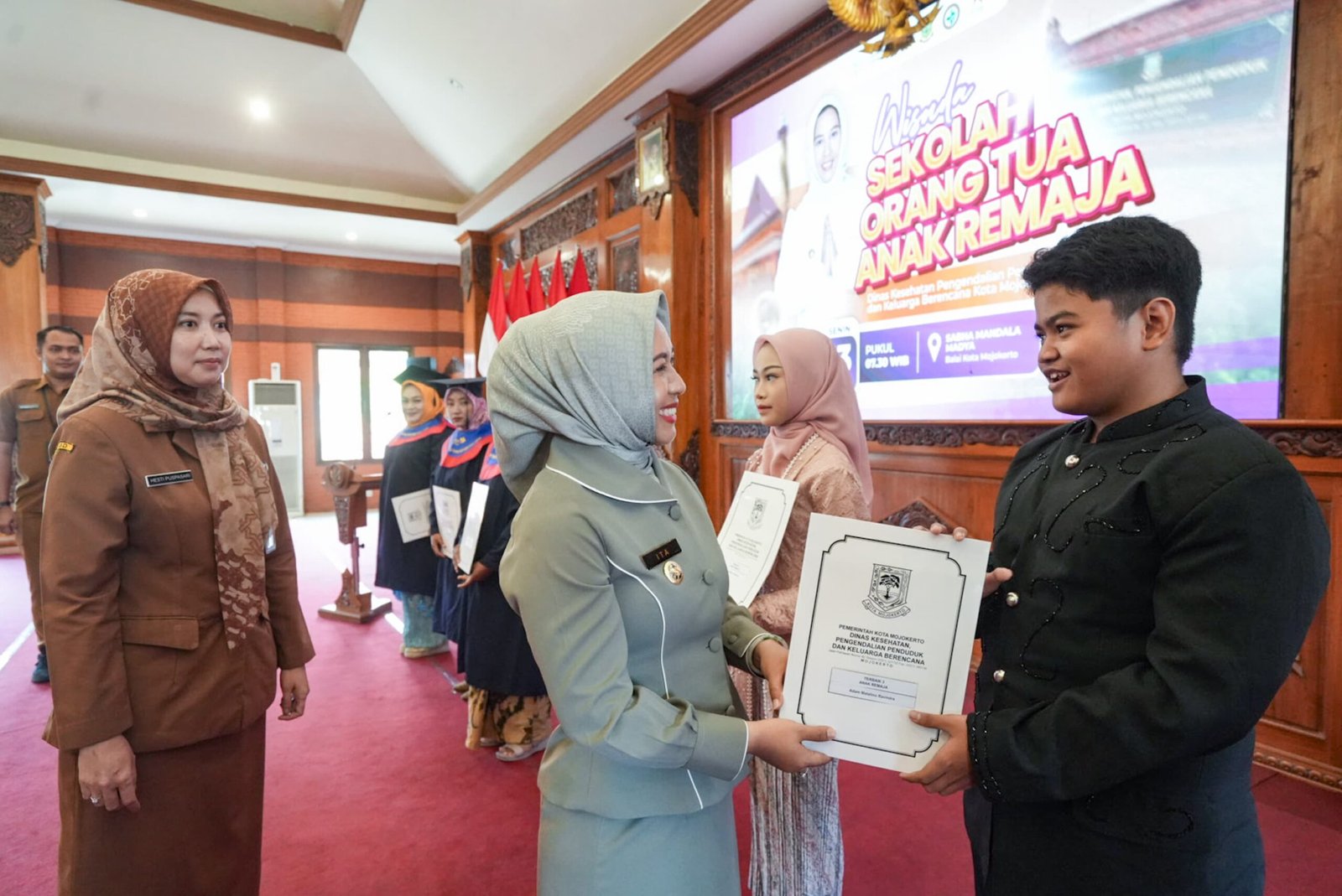 Ning Ita Tekankan Peran Keluarga Jadi Tembok Pertama Pendidikan Moral Remaja di Era Digital