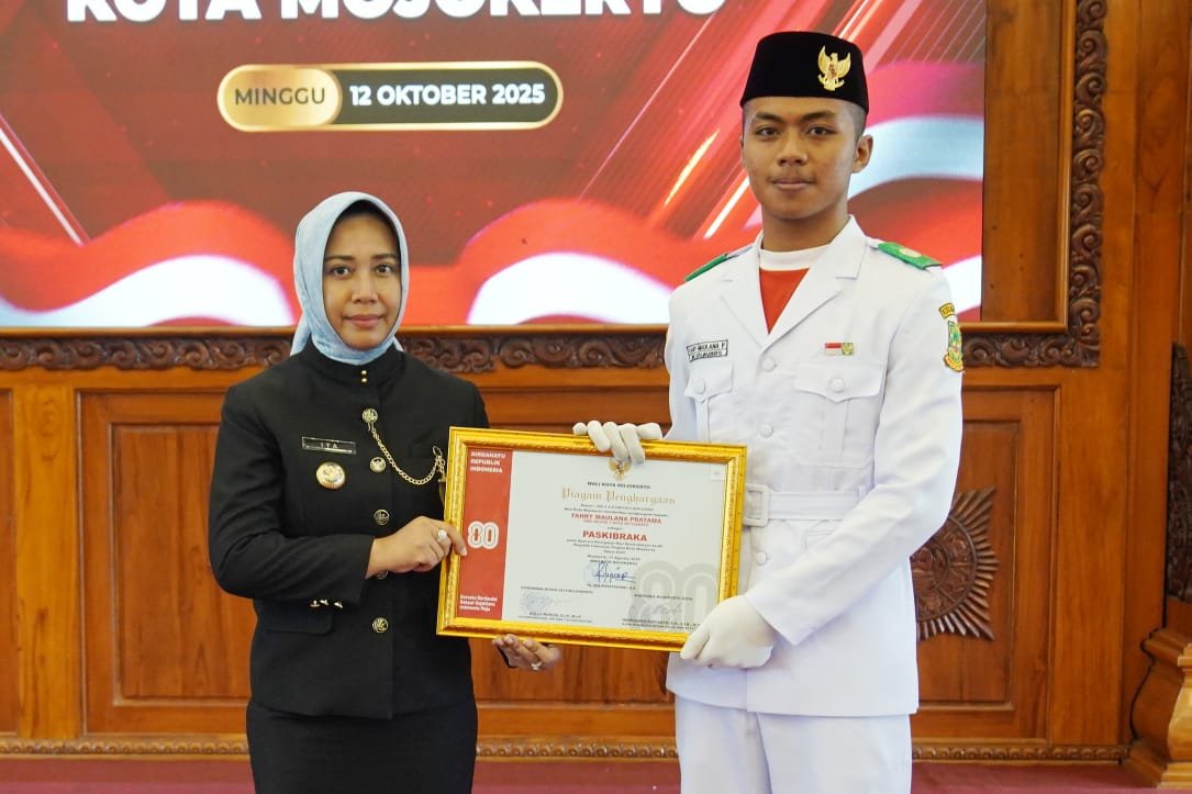 Ning Ita Apresiasi Paskibraka Kota Mojokerto 2025: Teladan Generasi Disiplin dan Berintegritas