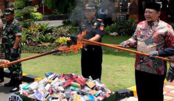 Pemkot Mojokerto dan Bea Cukai Musnahkan 4,9 Juta Batang Rokok Ilegal: “Ini Musuh Bersama Kita Semua”
