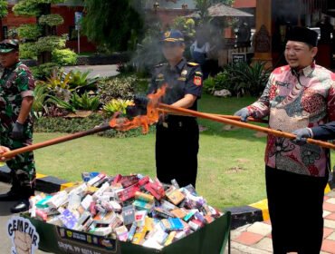 Pemkot Mojokerto dan Bea Cukai Musnahkan 4,9 Juta Batang Rokok Ilegal: “Ini Musuh Bersama Kita Semua”