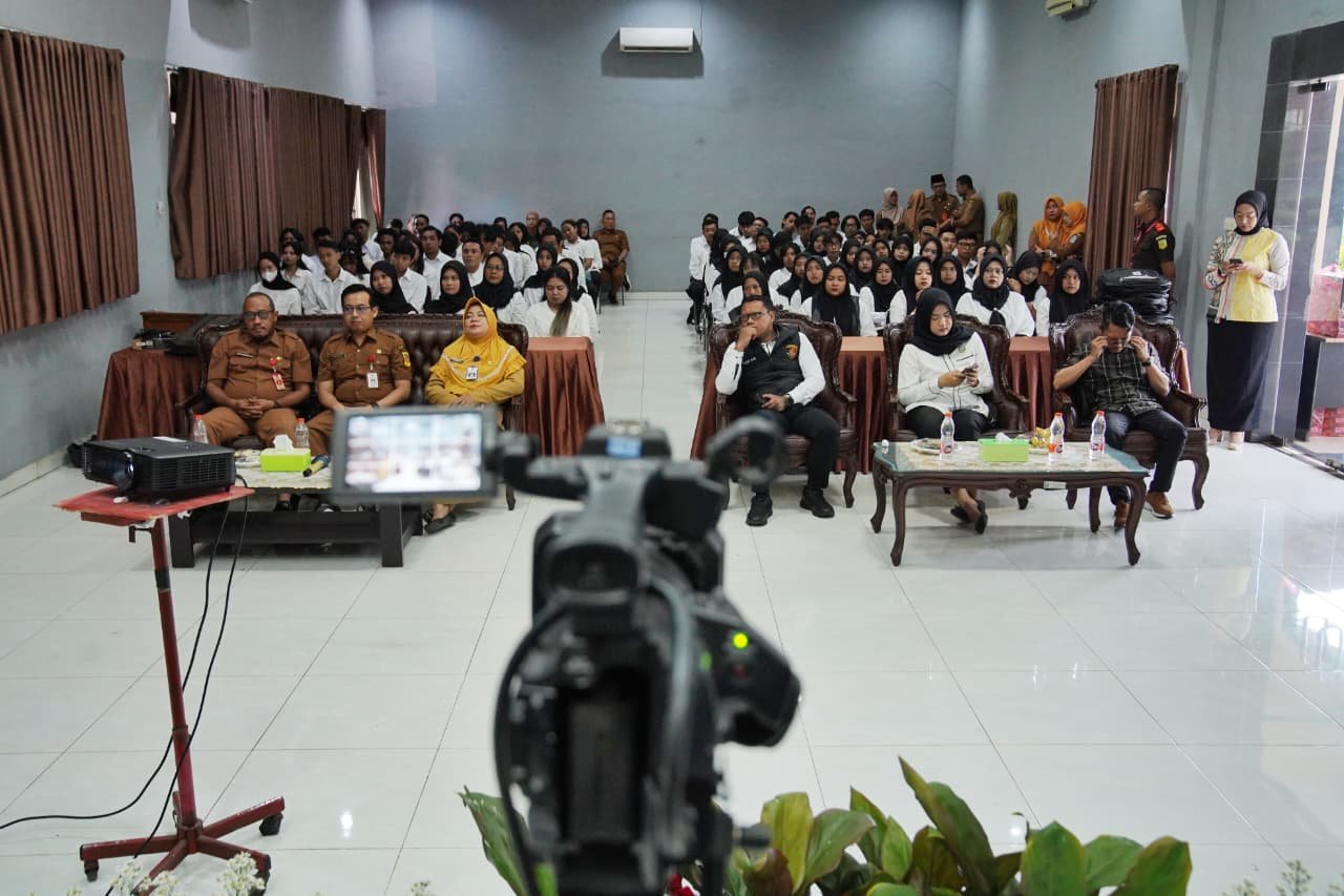 Buka Pelatihan Berbasis Kompetensi Tahap IV, Ning Ita Tegaskan Komitmen Tingkatkan Daya Saing Tenaga Kerja Lokal