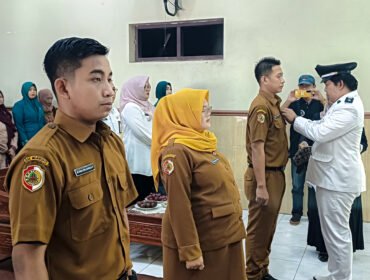 Desa Medali Kukuhkan Tiga Perangkat Baru, Tegaskan Komitmen Menuju Desa Digital