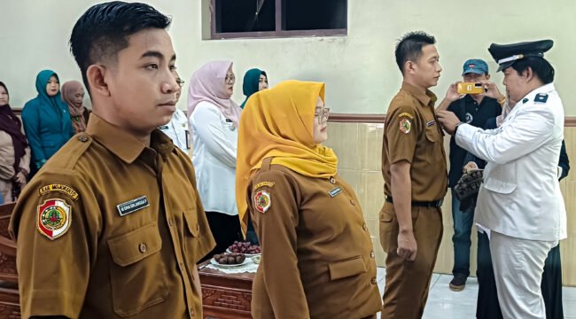 Desa Medali Kukuhkan Tiga Perangkat Baru, Tegaskan Komitmen Menuju Desa Digital