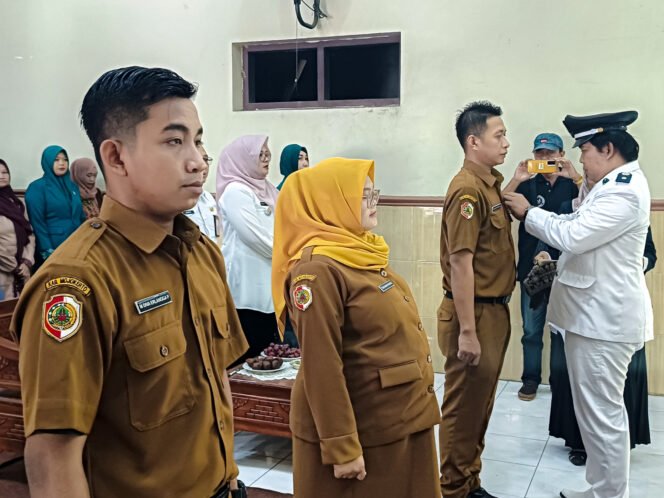 Desa Medali Kukuhkan Tiga Perangkat Baru, Tegaskan Komitmen Menuju Desa Digital