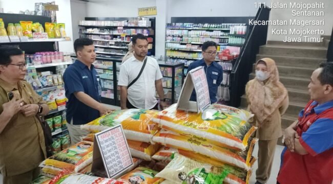 Pincab Perum Bulog Mojokerto saat sidak di Pasar Modern