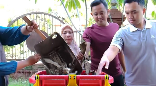 Ramadhan Tetap Produktif, Bapenda Mojokerto Gelar Aksi Bersih dan Perkuat Strategi PAD
