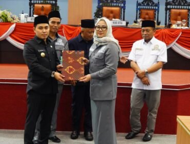 Sidang Paripurna DPRD Mojokerto Tetapkan Arah Baru Pajak dan Retribusi Daerah

