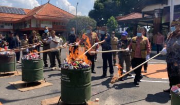 HUT ke-733 Mojokerto, Gus Barra Tegaskan Perang Melawan Rokok Ilegal: 11 Juta Batang Dimusnahkan