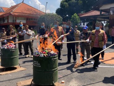 HUT ke-733 Mojokerto, Gus Barra Tegaskan Perang Melawan Rokok Ilegal: 11 Juta Batang Dimusnahkan