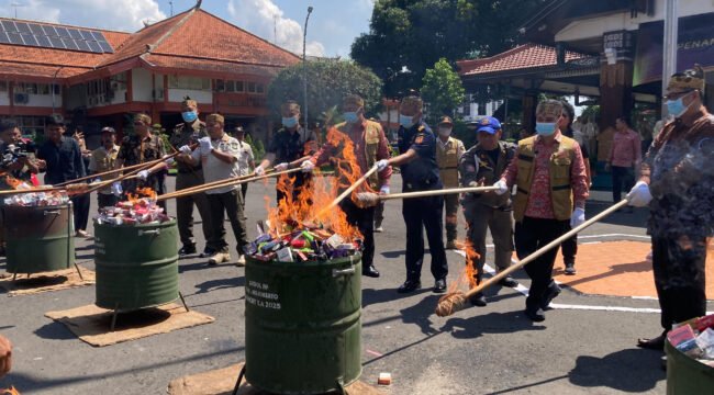 HUT ke-733 Mojokerto, Gus Barra Tegaskan Perang Melawan Rokok Ilegal: 11 Juta Batang Dimusnahkan