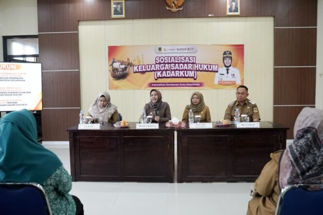 
					Tekan Kriminalitas dari Lingkungan Terkecil, Ning Ita Perkuat Gerakan Kelurahan Sadar Hukum